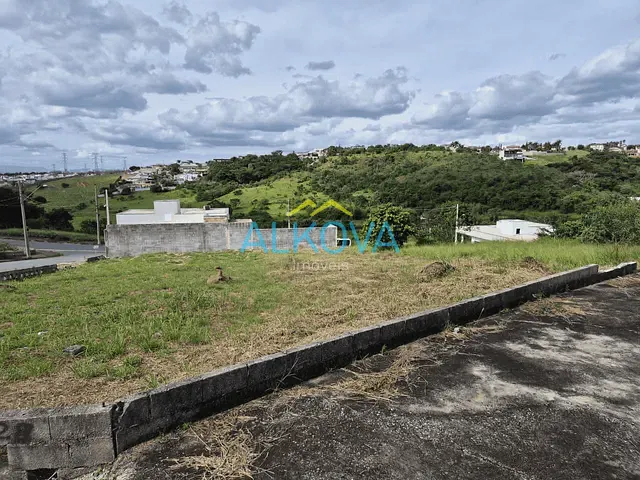 Terreno com 377m², à venda, no bairro Estrada do Pedregulho em São José dos Campos
