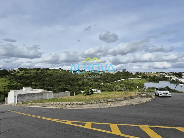 Terreno com 377m², à venda, no bairro Estrada do Pedregulho em São José dos Campos