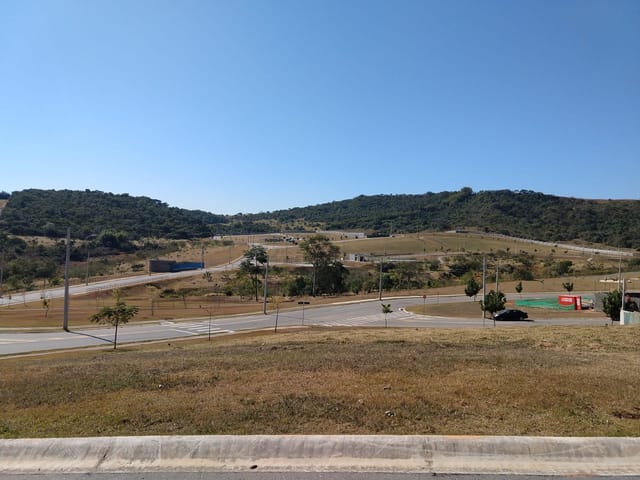 Terreno com 450m², à venda, no bairro Jardim Marlene Miranda em Taubaté