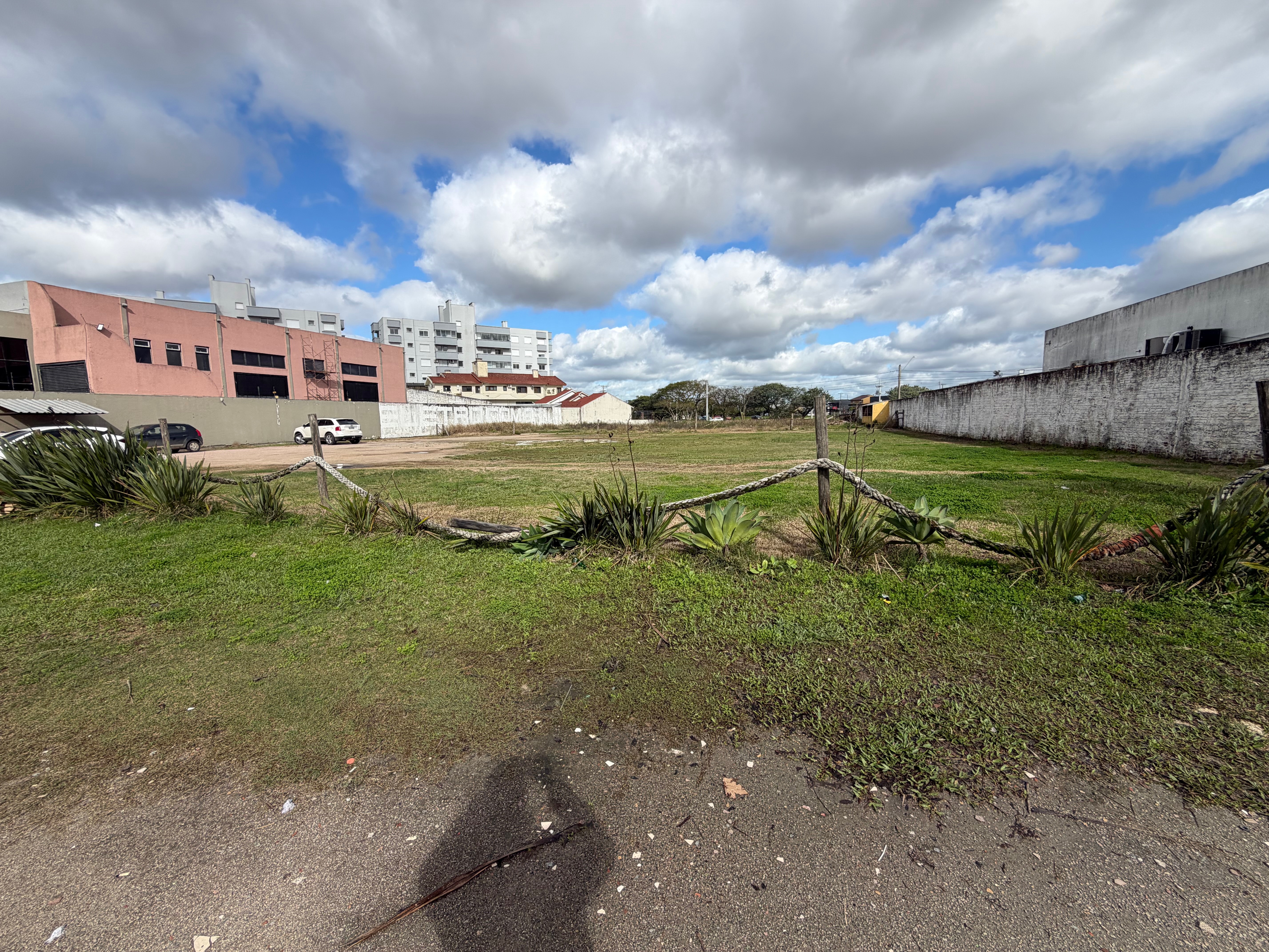 Terreno à venda na Av. São Francisco de Paula, Areal - 1.000 m² (25x40m), plano e com alto potencial.