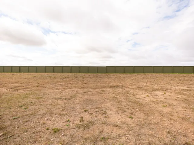 Terreno com 297m², à venda, no bairro Laranjal em Pelotas