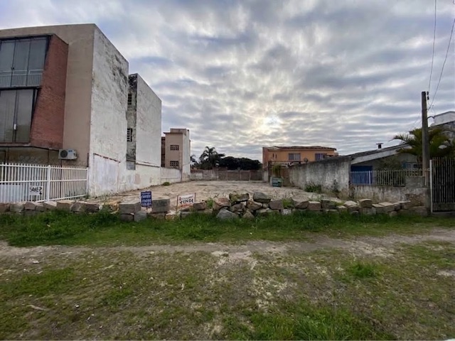 Terreno com 600m², à venda, no bairro Laranjal em Pelotas