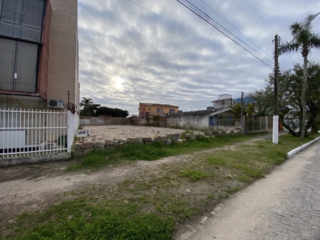 Terreno com 600m², à venda, no bairro Laranjal em Pelotas