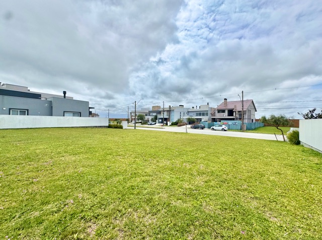 Terreno com 416m², à venda, no bairro Laranjal em Pelotas