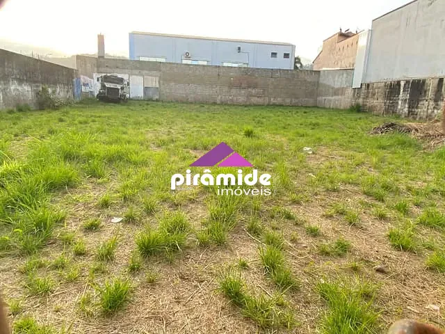 Terreno com 920m², à venda, no bairro Centro em Caraguatatuba