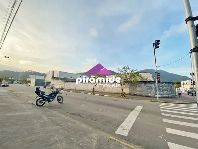 Terreno com 920m², à venda, no bairro Centro em Caraguatatuba