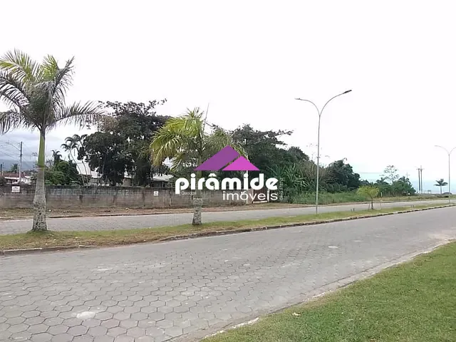 Terreno com 946m², à venda, no bairro Praia das Palmeiras em Caraguatatuba