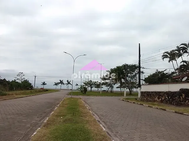 Terreno com 946m², à venda, no bairro Praia das Palmeiras em Caraguatatuba