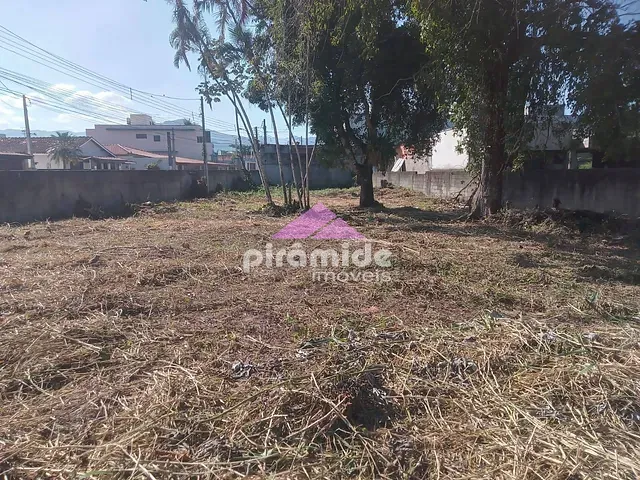 Terreno com 946m², à venda, no bairro Praia das Palmeiras em Caraguatatuba