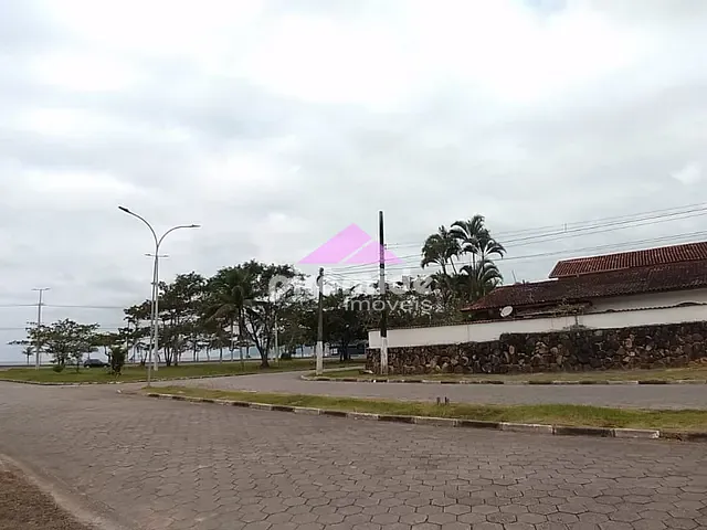 Terreno com 946m², à venda, no bairro Praia das Palmeiras em Caraguatatuba