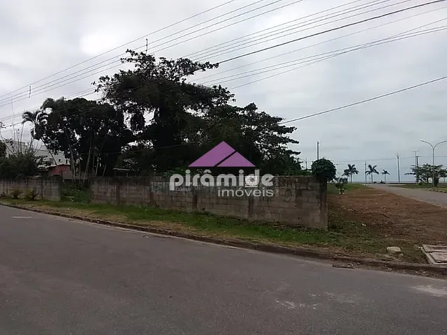 Terreno com 946m², à venda, no bairro Praia das Palmeiras em Caraguatatuba