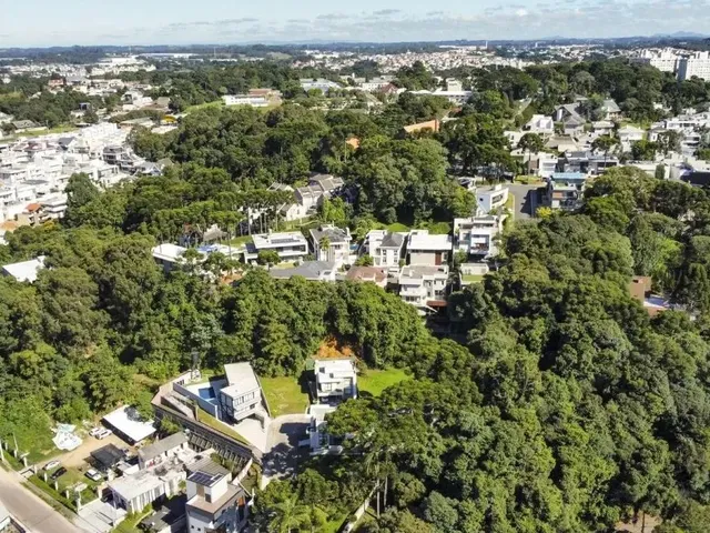 Terreno à venda, no bairro Campo Comprido em Curitiba