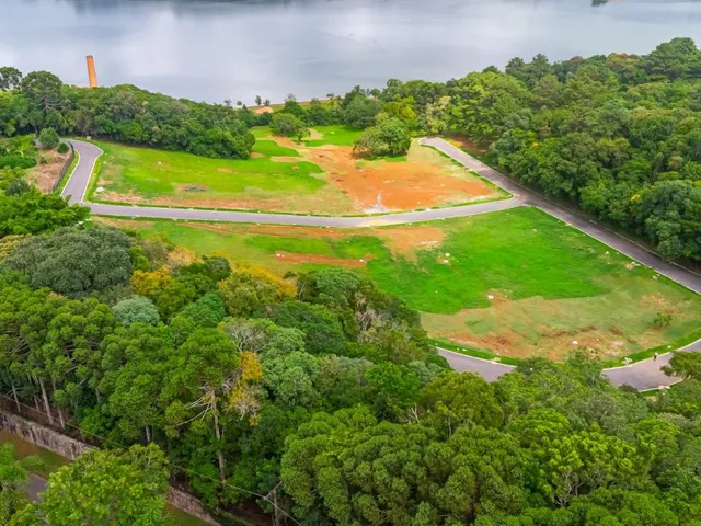 Terreno com 705m², à venda, no bairro Campo Comprido  /   Augusta em Curitiba