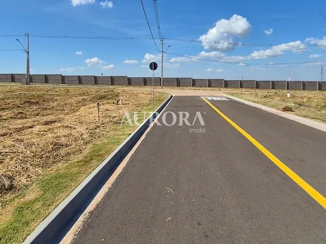Terreno com 318m², à venda, no bairro Abussafe em Londrina