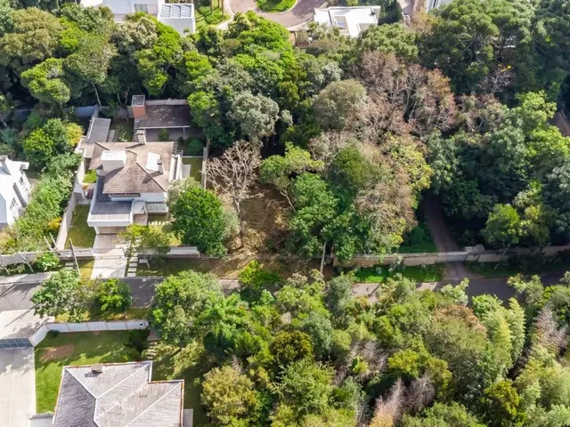 Terreno à venda, no bairro Campo Comprido em Curitiba
