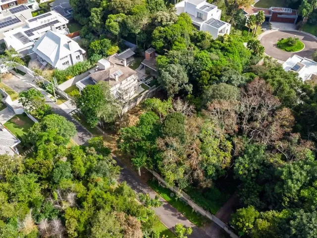 Terreno à venda, no bairro Campo Comprido em Curitiba