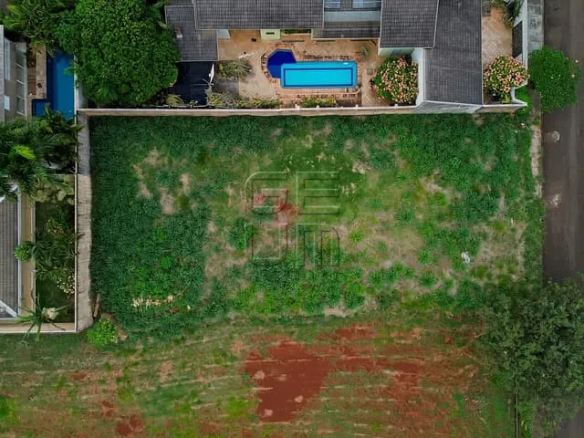 Terreno com 979m², à venda, no bairro Jardim Itatiaia 1 em Londrina