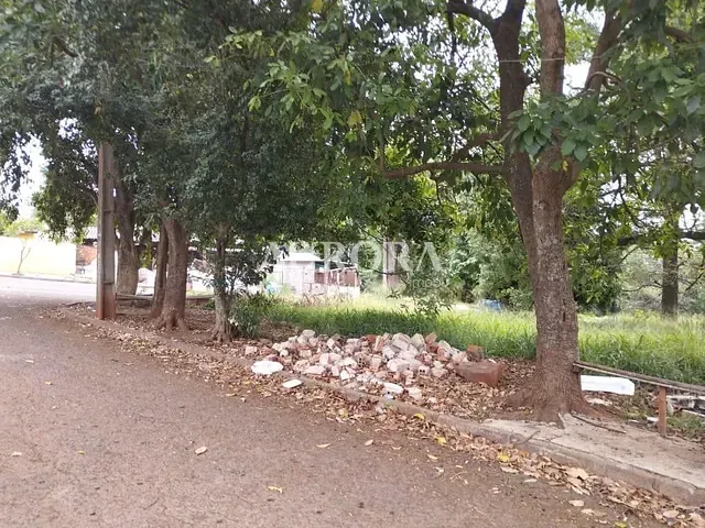 Terreno com 1027m², à venda, no bairro Conjunto Habitacional Maria Cecilia Serrano de Oliveira em Londrina