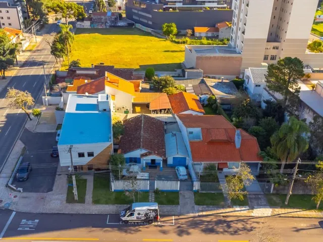 Terreno à venda, no bairro Cabral em Curitiba