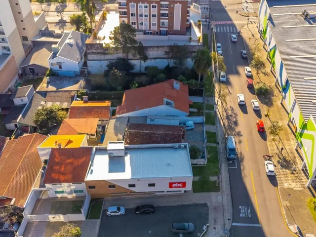 Terreno à venda, no bairro Cabral em Curitiba