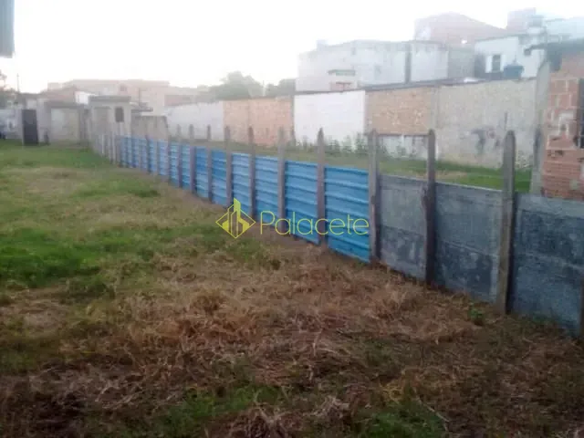 Terreno com 406m², à venda, no bairro Centro em Potim