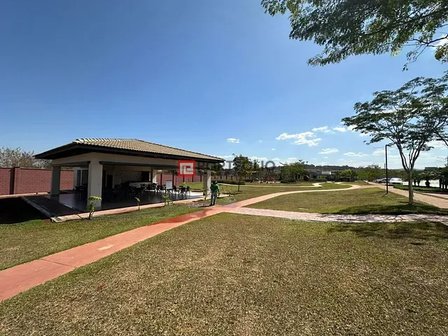 Terreno com 283m², à venda, no bairro Jardins Capri em Senador Canedo