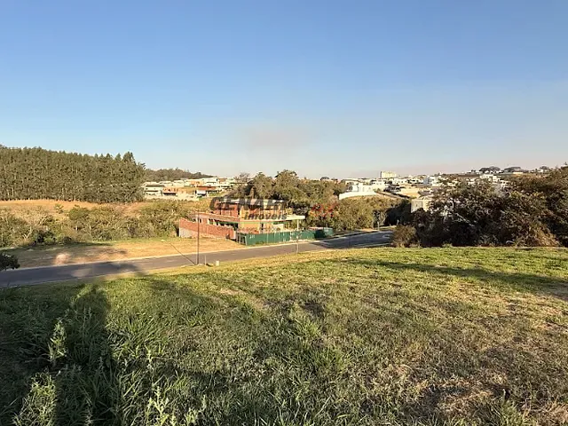 Terreno com 580m², à venda, no bairro Parque Villa dos Pinheiros em Indaiatuba