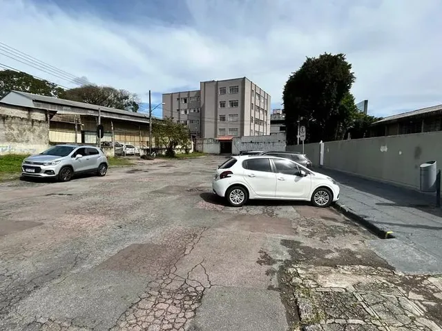 Terreno com 405m², à venda, no bairro Água Verde em Curitiba