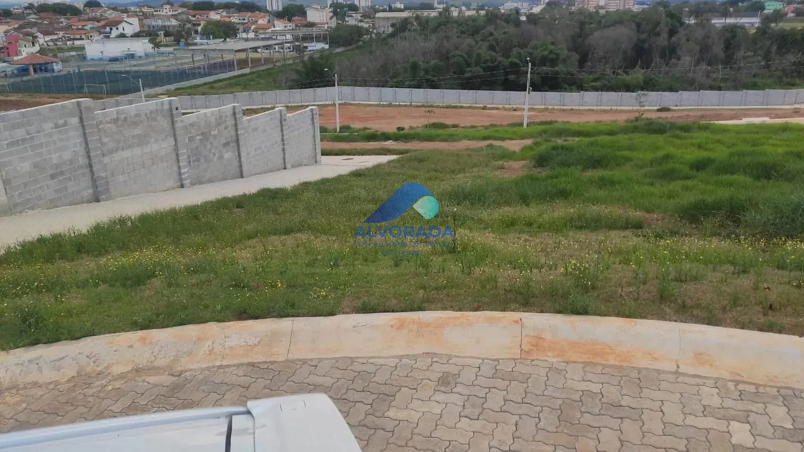 Terreno, 303 m² - Foto 1