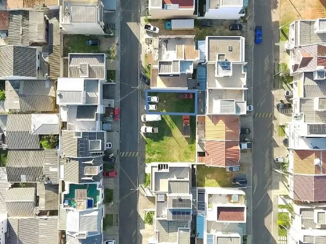 Terreno à venda, no bairro Pinheirinho em Curitiba