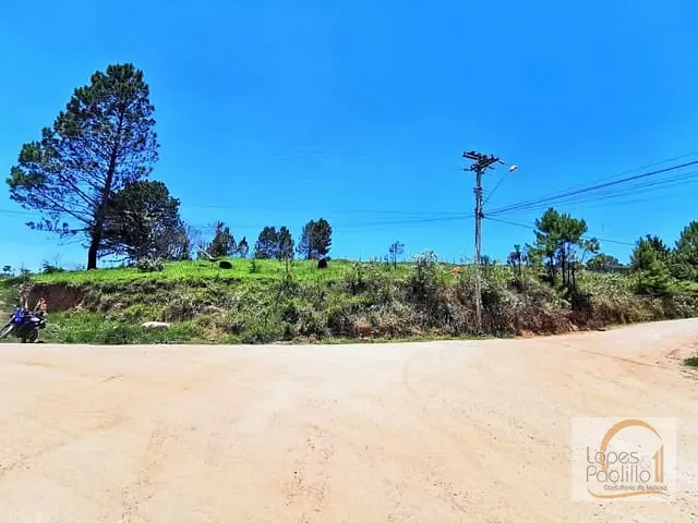 Terreno com 954m², à venda, no bairro Vitória Régia em Atibaia