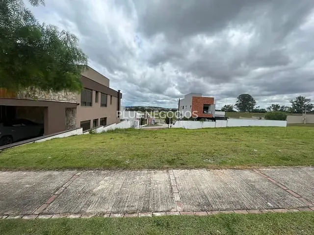 Terreno com 332m², à venda, no bairro Condomínio Cyrela Landscape Esplanada em Votorantim
