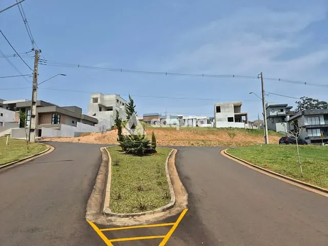 Terreno com 303m², à venda, no bairro Colônia Dona Luíza em Ponta Grossa