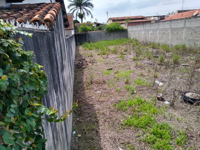 Terreno com 300m², à venda, no bairro Laerte Assunção em Pindamonhangaba