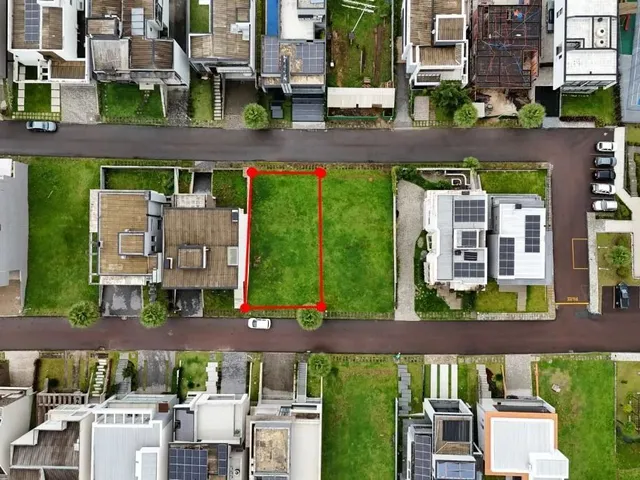 Terreno à venda, no bairro Santa Felicidade em Curitiba