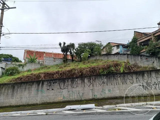 Terreno com 704m², à venda, no bairro Jardim Novo Parelheiros em São Paulo
