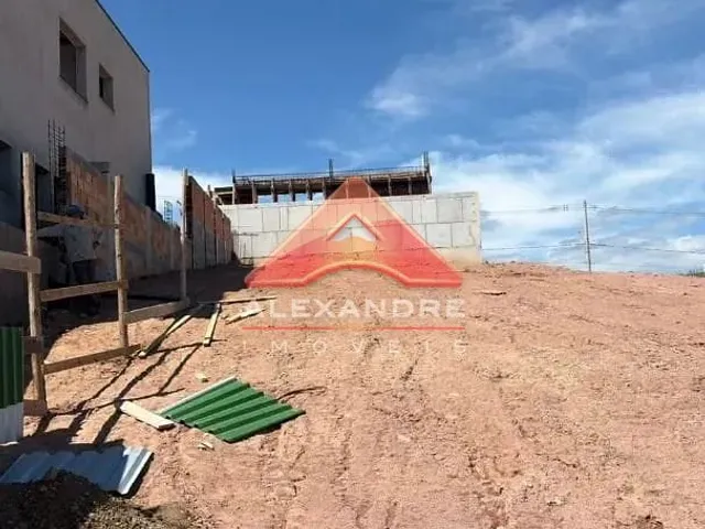Terreno com 330m², à venda, no bairro São José dos Campos em São José Dos Campos