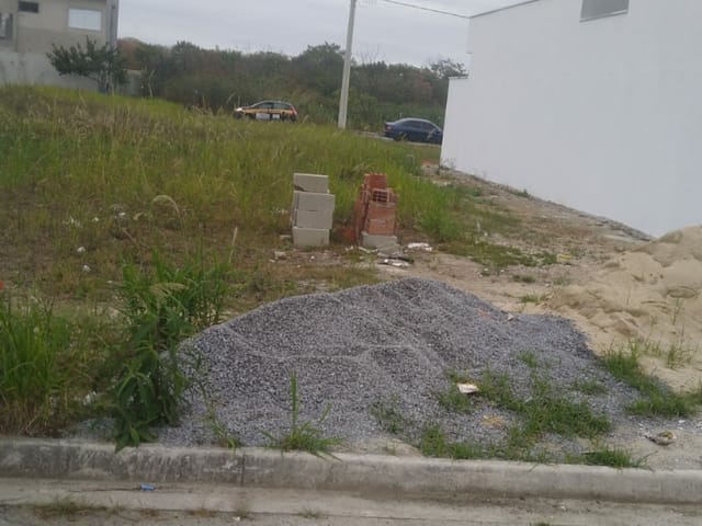 Terreno à venda, no bairro Loteamento Santa Clara em Pindamonhangaba