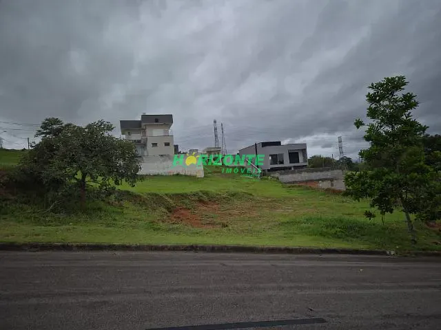 Terreno com 384m², à venda, no bairro Condomínio Bellavittá em Caçapava