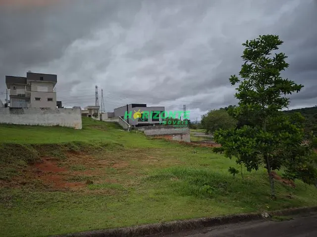 Terreno com 384m², à venda, no bairro Condomínio Bellavittá em Caçapava