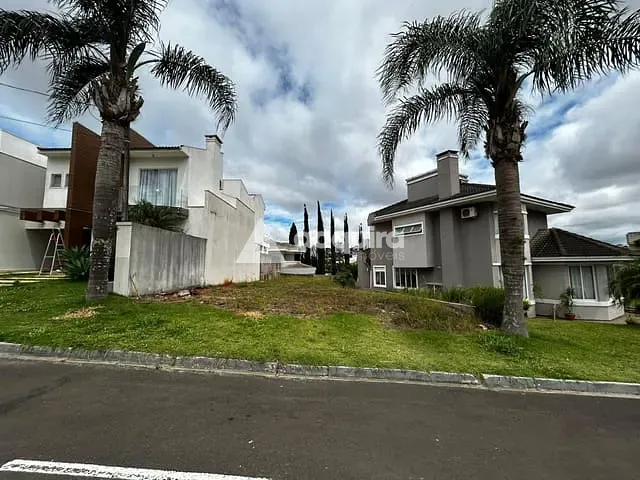 Terreno com 300m², à venda, no bairro Oficinas em Ponta Grossa