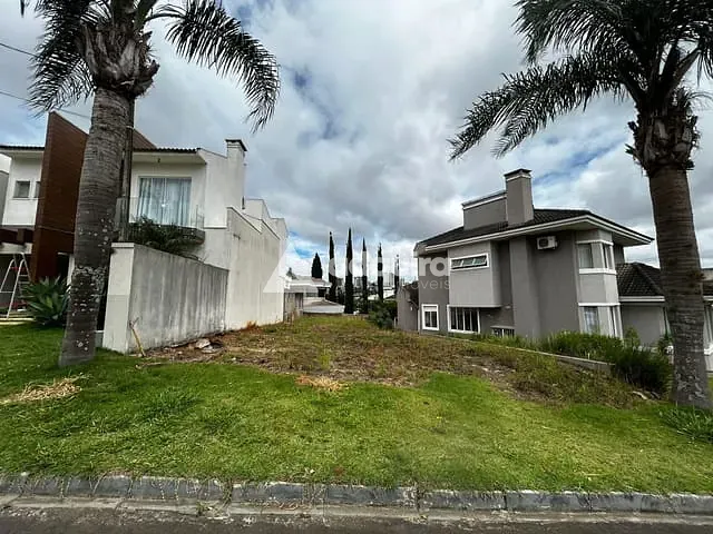 Terreno com 300m², à venda, no bairro Oficinas em Ponta Grossa