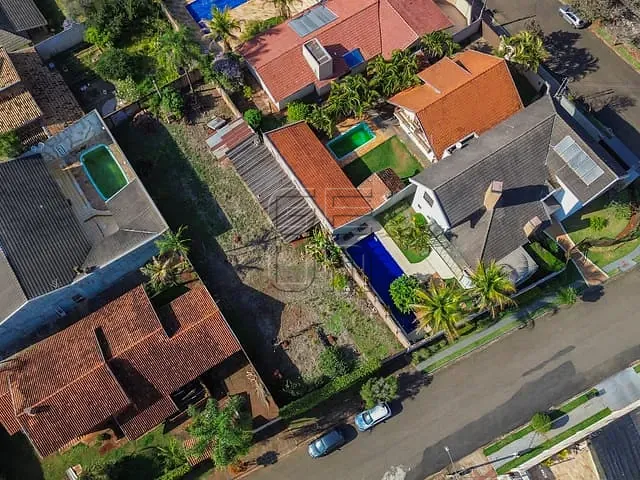 Terreno com 657m², à venda, no bairro Jardim Itatiaia 2 em Londrina