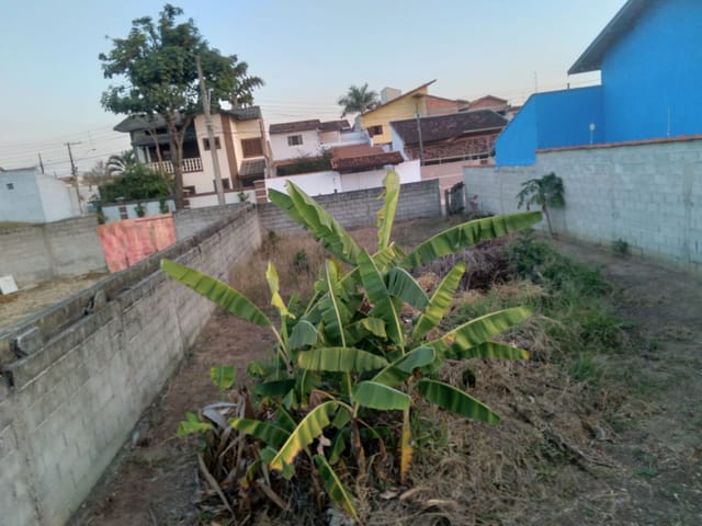 Terreno com 250m², à venda, no bairro Santana em Pindamonhangaba