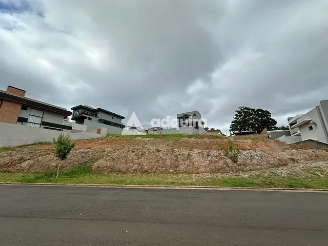 Terreno com 393m², à venda, no bairro Colônia Dona Luíza em Ponta Grossa