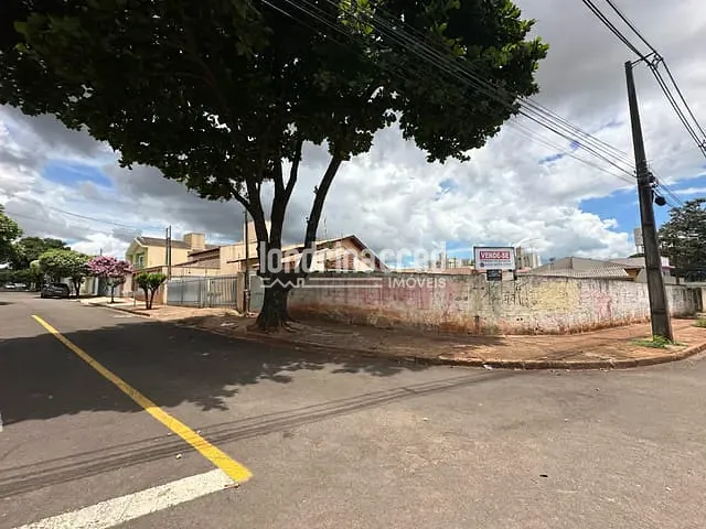 Terreno com 352m², à venda, no bairro Brasília em Londrina