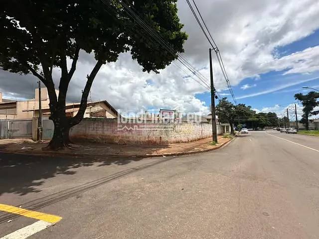 Terreno com 352m², à venda, no bairro Brasília em Londrina