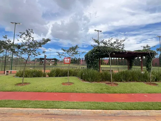 Terreno com 250m², à venda, no bairro  Jardins Capri  em Senador Canedo