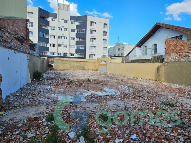 Terreno à venda, no bairro Bacacheri em Curitiba