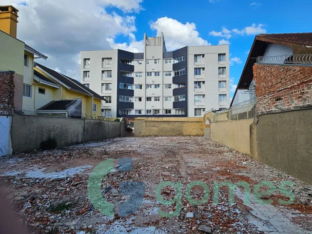 Terreno à venda, no bairro Bacacheri em Curitiba